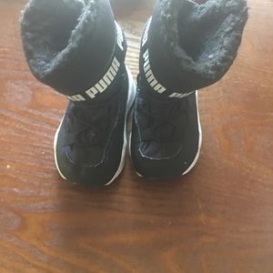 Puma boots .. size 4